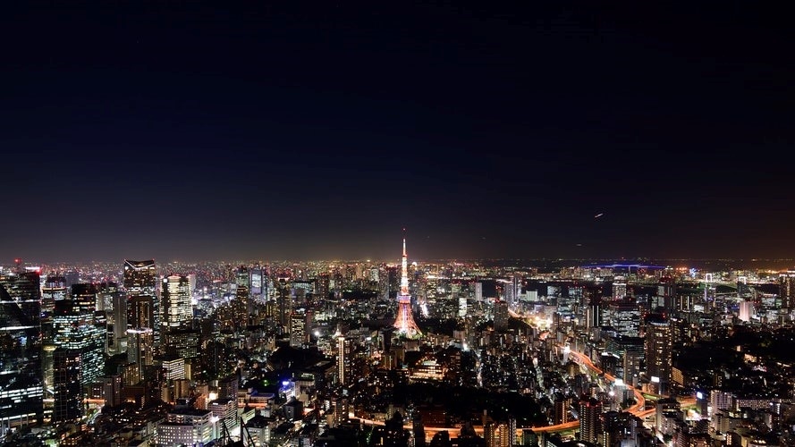 Tokio por la noche visto desde el aire